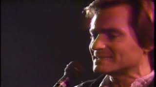 Marty Balin sings “Hearts” Live at the Improv Resimi