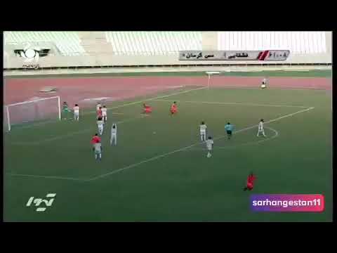 شاشیدن بازیکن قشقایی وسط بازی زنده