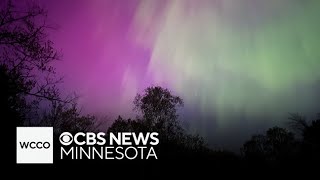 How are the colors of the Northern Lights created?