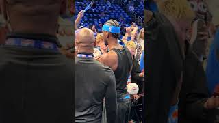 Shai Gilgeous-Alexander signs autographs just one hour before tipoff