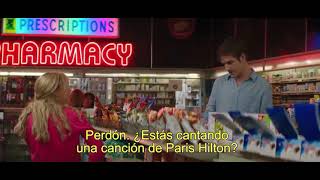 Scene from the Paris Hiltos song at the drugstore, Promising Young Woman \/ Escena de la farmacia