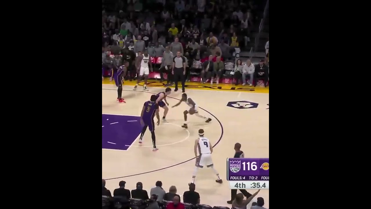 @swipathefox with a pair of clutch buckets late in the @sacramentokings road W!