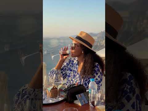 वीडियो: सेंटोरिनी, ग्रीस पर सैंटो वाइनरी का दौरा