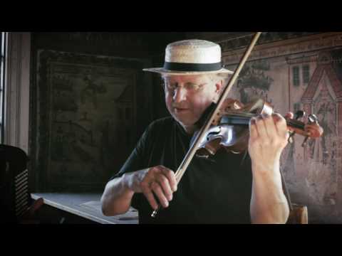 Cirkus 1 och Cirkus 2 av Lars Hollmer. Nils-Erik Sparf, fiol och Matti Andersson, accordeon.