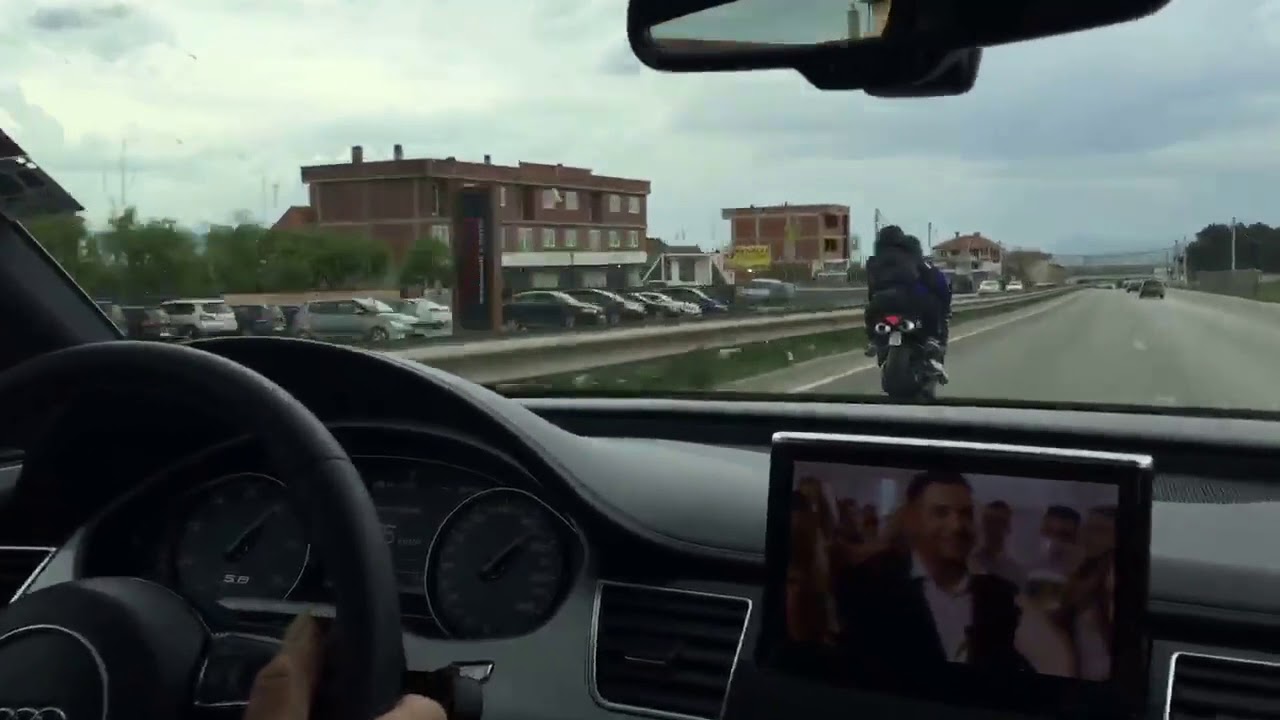 Audi S8 4.0 TFSI vs Yamaha YZF-R1 260km/h+ auf Autobahn Audi S8 4.0 TFSI vs Yamaha YZF-R1 260km/h+ auf Autobahn
