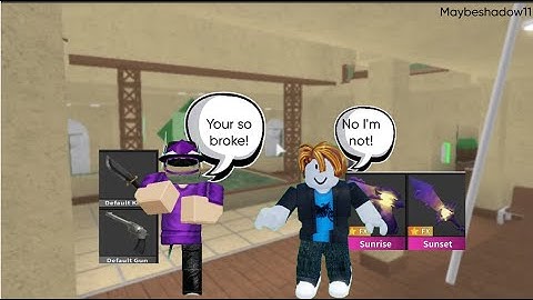Playing MM2 as a noob with rich weapons!