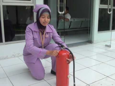 Video: Bagaimana Alat Pemadam Api Berlaku?