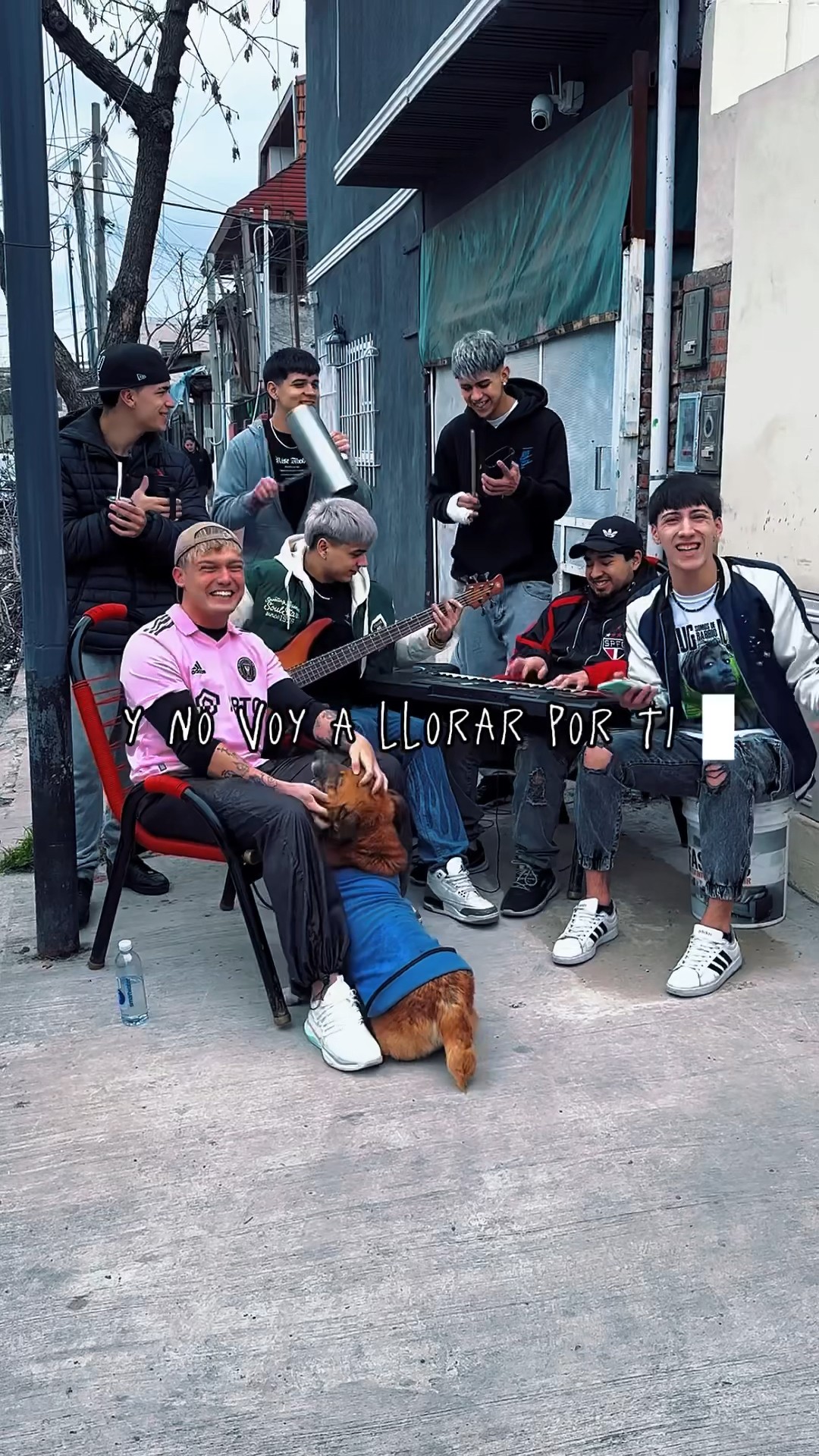 No voy a llorar por ti en vivo en la calle!? #ianlucas @kingtook