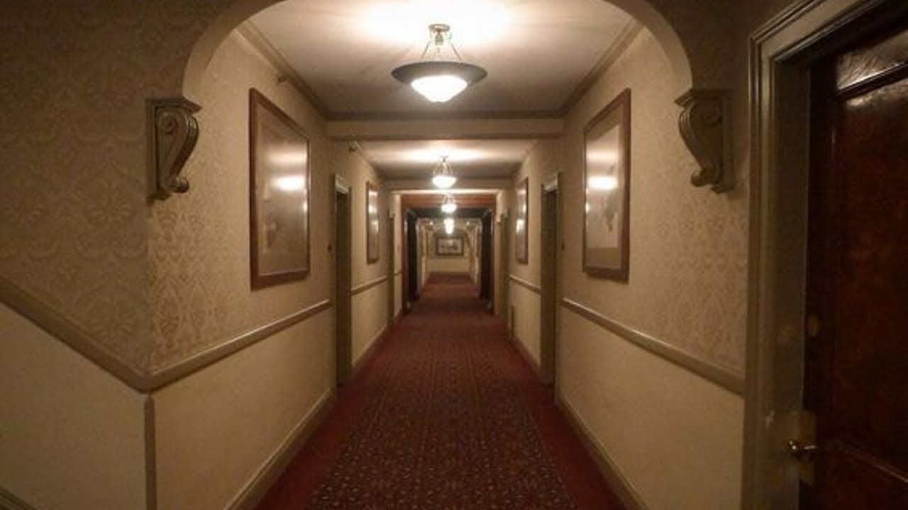 Creepypastas mientras Sr Nostálgico te toma del cuello y te susurra Creepypastas y te besa 😳