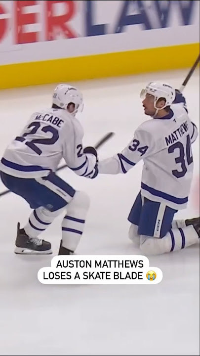 Auston Matthews Gets Some Help After Losing A Skate Blade 🤝