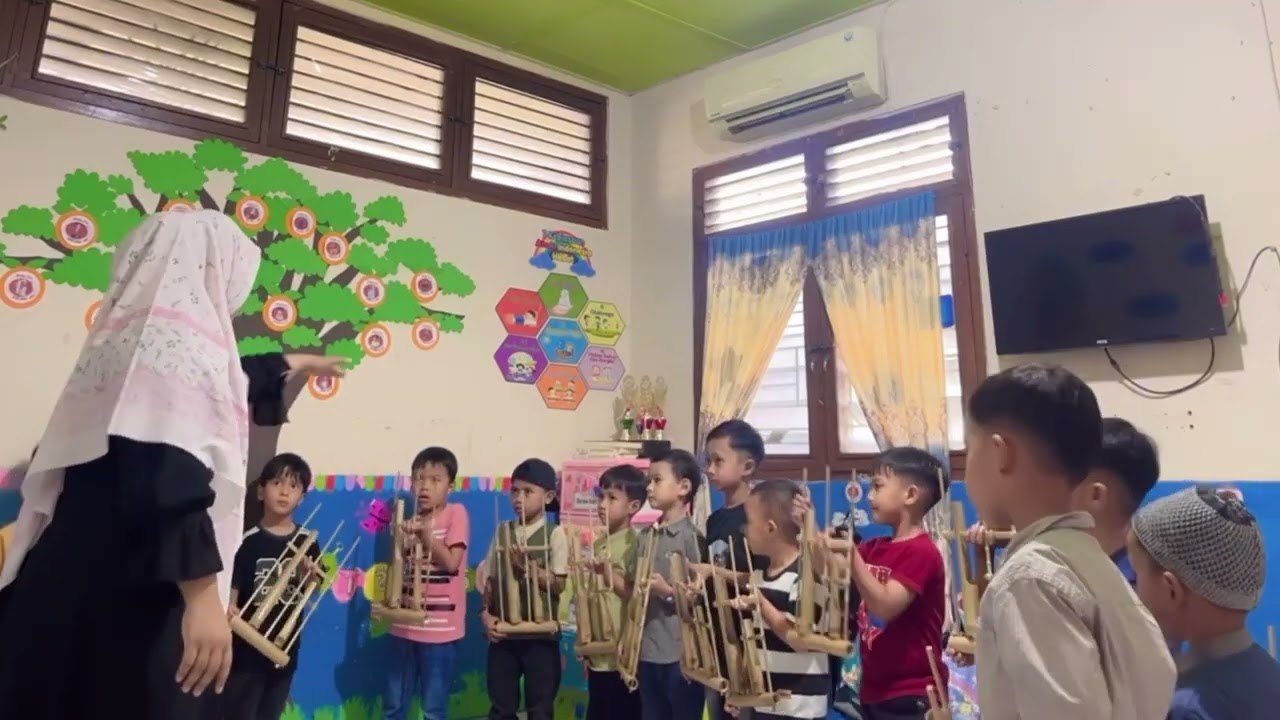 Ekstrakurikuler kelas Angklung di TKIT Baitul Hijrah kota Binjai TP. 2025/2026