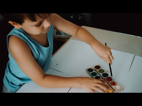האם הילד שלכם מצייר ילד על הקרקע או מרחף באוויר?
