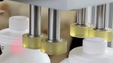 4 wheels capping machine with caps bowl feeding inline screw capper | máquina taponadora de botellas