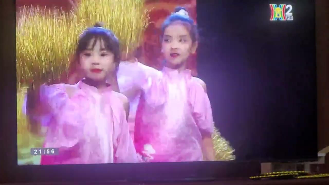 C Chi múa ở  đài truyền hình HN2