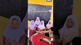 Bantui Gurunya Kek Ngoreksi Ujian