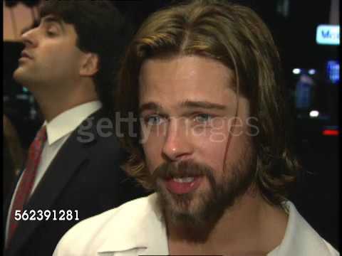 Video: Brad Pitt tham txog nws poj niam