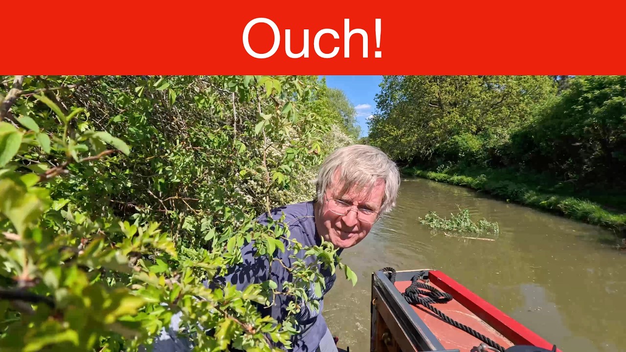 Tight Turns, Shallow Water & Narrowboat Engine Trouble! | Cruising the Oxford Canal (Part 1)