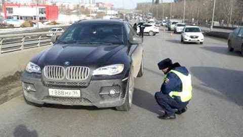 Мама подарила сыну полицейскому BMW X6