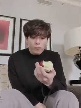 Jungkook eats apple 🐰🍎