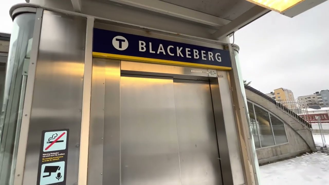 2002 Hissmontering Hydraulic Elevator @ Blackeberg Subway Station, Bromma, Sweden.