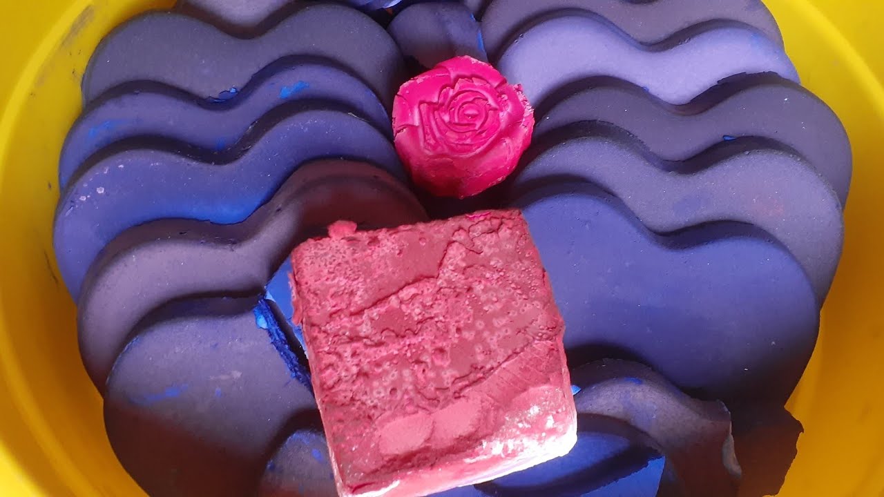 Extremely Dusty vibrant indigo thin Hearts 😷🫐🫐~ Crispy Reforms 🫐~ And a vibrant pink Dyed block 🦄