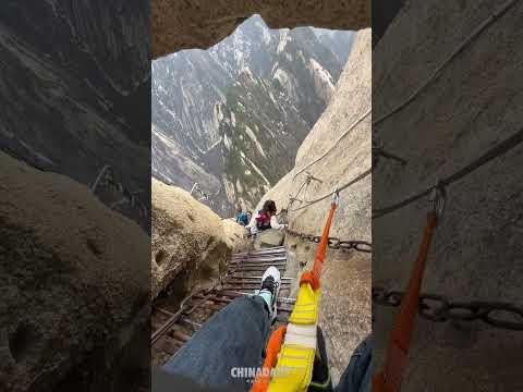 Check out the most dangerous cliff passage built on Huashan Mountain