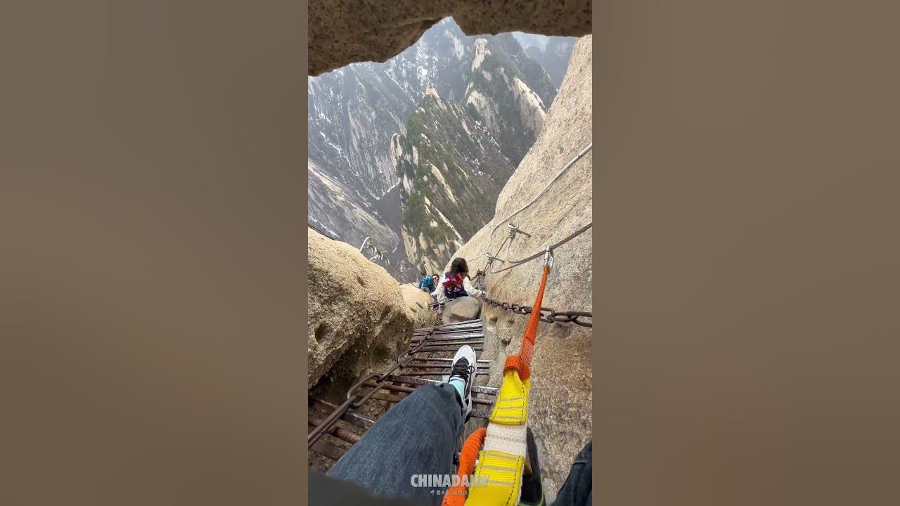 Check out the most dangerous cliff passage built on Huashan Mountain