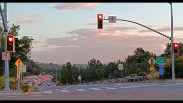 Traffic Lights Moving Rush Hour Traffic (Clairemont Mesa Blvd & I-15 South)