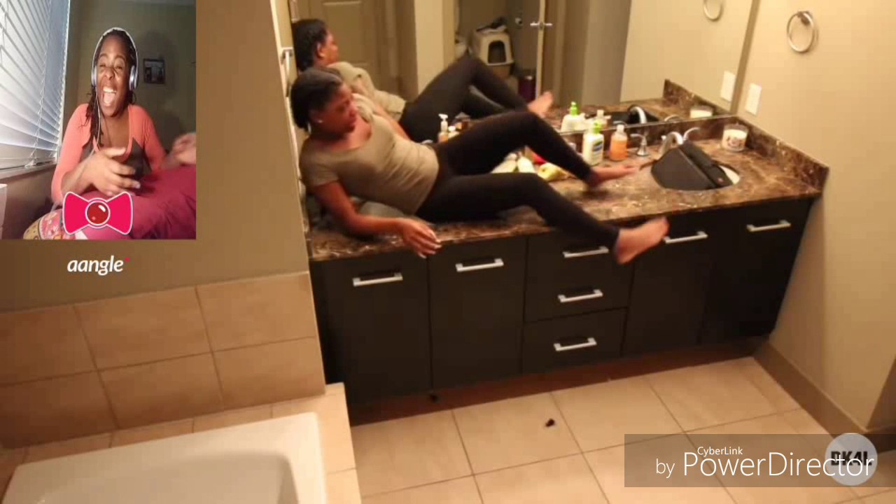 Cockroach Prank On Girlfriend Reaction.