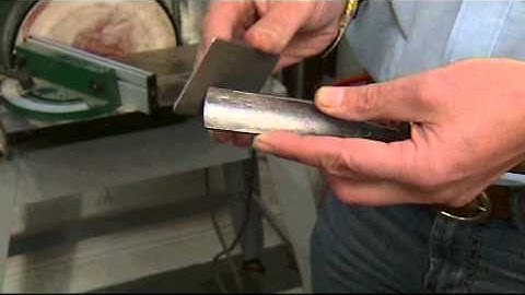 Sharpen Turning Tools using the Trend Credit Card Hone