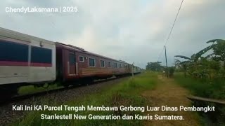 Momen Langka, Kereta Api Parcel Tengah Membawa Gerbong Luar Dinas Kawis Sumatera.