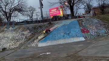 xmaxx 8s and arma outcast 8s EXTREME SKATE RAMP BACKFLIP!!!!!!