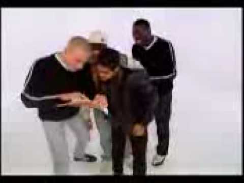 ვიდეო: რატომ ინახავს მუდამ ხელი ჯიბეში მსახიობ ჯამელ დებუზს