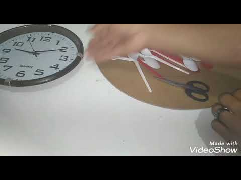 فيديو: كيفية صنع ساعة حائط من شوك وملاعق بلاستيكية