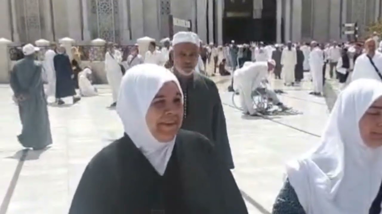 صدمة في مكة! منع غير المُحرمين من دخول صلاة الجمعة في الكعبة 😳 زحام غير طبيعي بالمسجد القطري