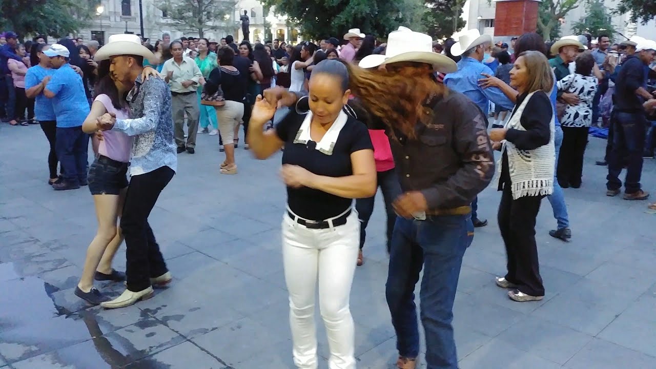 🎹Vueltas y vueltas🎹 👸Eres bonita👸 👀Hay unos ojos👀 camera iphone 8 plus apk