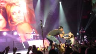 Dierks Bentley Drunk On A Plane/Sideways Uncasville, CT 11-15-14