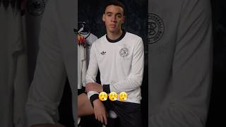 Jo Kimmich ist sehr großer Fan des neuen Trikots 🤩🥰