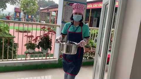 Tổ chức giờ ăn trưa cho trẻ tại lớp 5-6 tuổi A2.Trường Mầm non Việt Ngọc.