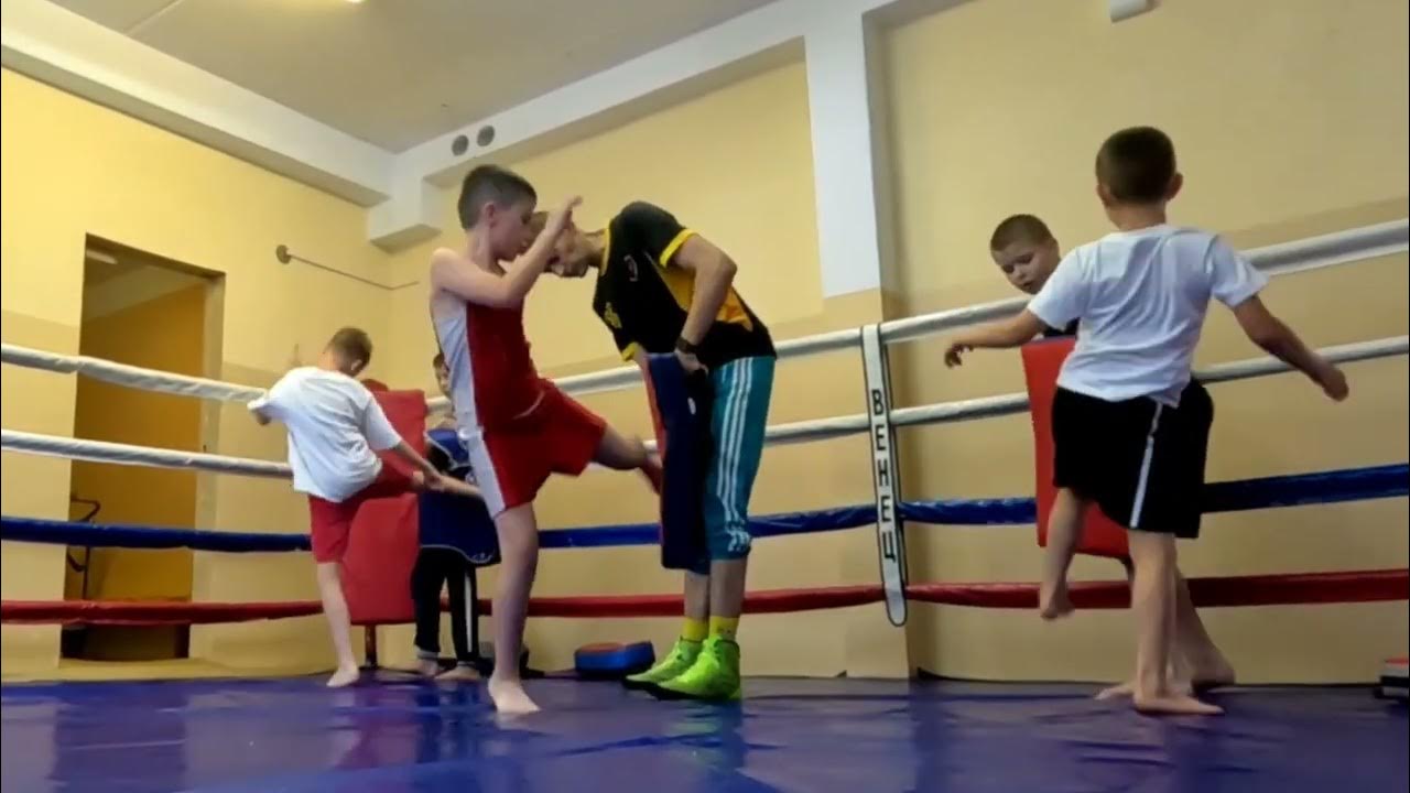 Кикбоксинг. Удары ногами. Тренировка с детьми 6-10 лет. - YouTube