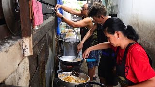 видео: Тихий пад тай - 3 глухих повара готовят лапшу, отмеченную звездой Мишлен картинка: Тихий пад тай - 3 глухих повара готовят лапшу, отмеченную звездой Мишлен