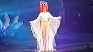 Mylène Farmer - Mylenium Tour - Lyon - L'amour naissant