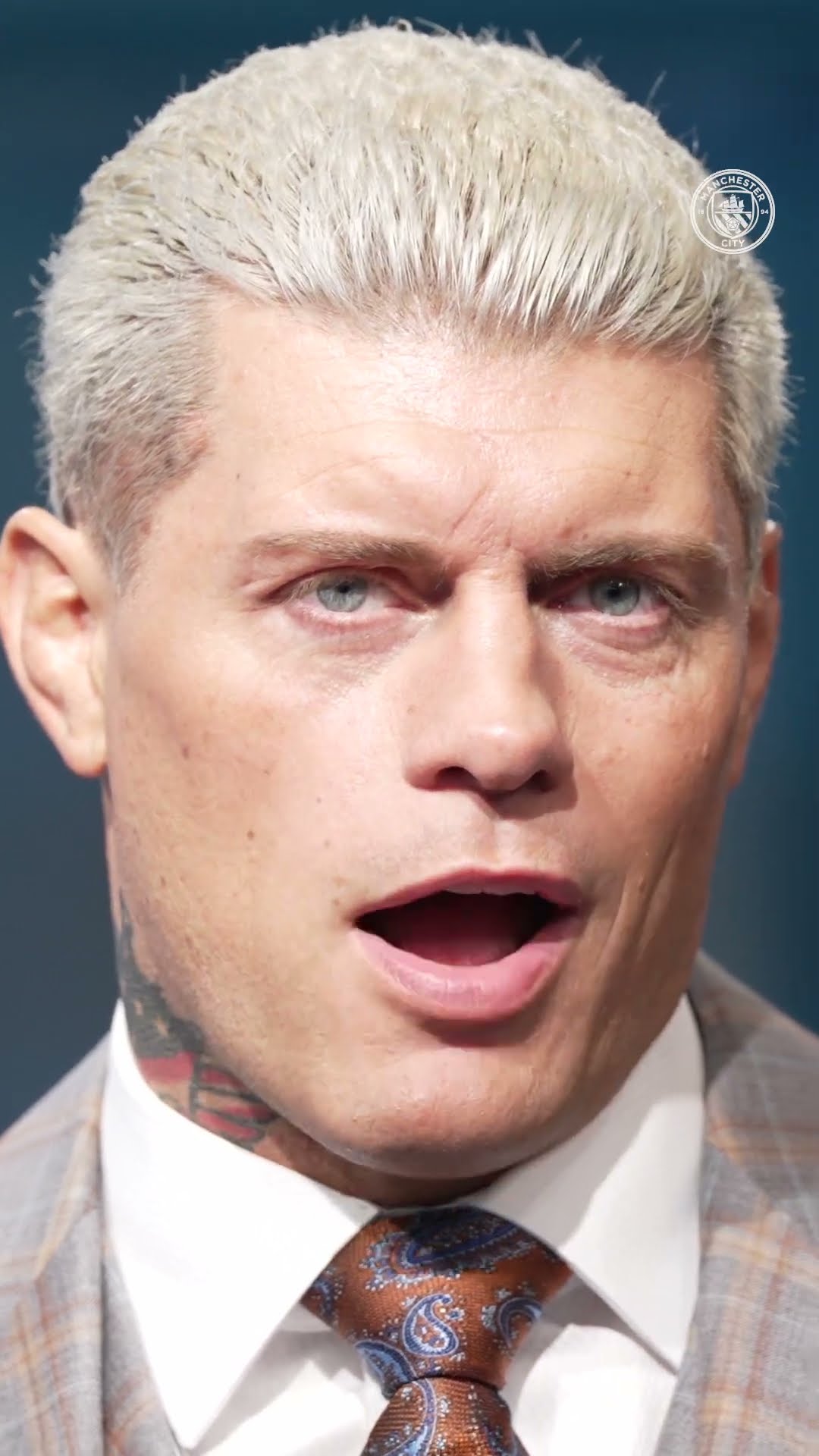 Cody Rhodes tries Black Pudding and Vimto!  #mancity #football #wwe
