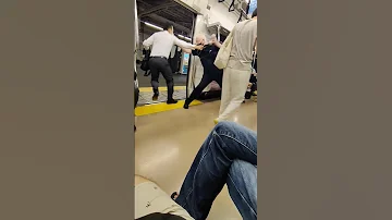 Extended version: Japanese man drags foreigner off the train (showing what lead to confrontation)