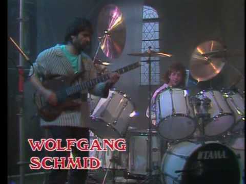 Simon Phillips & Wolfgang Schmid - Awesome Bass Solo