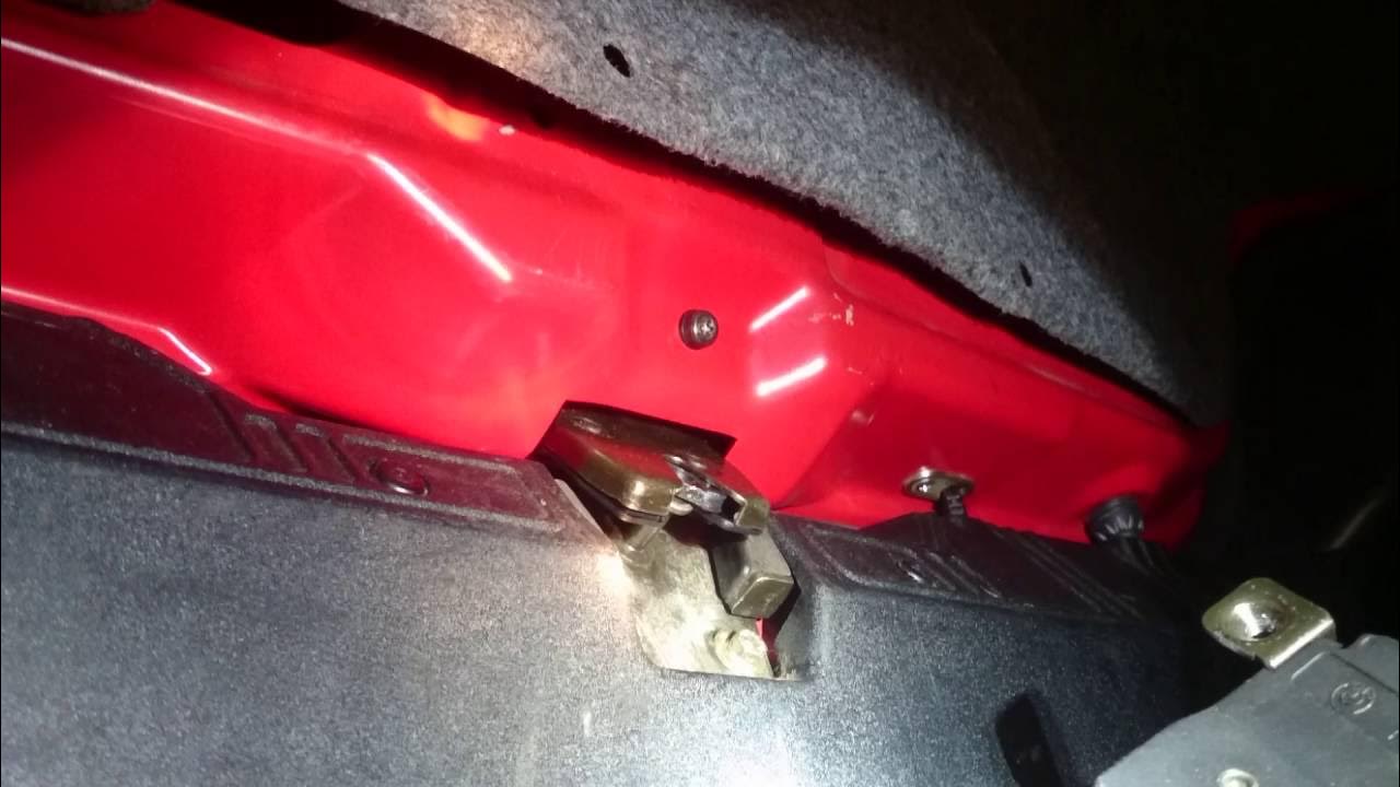 BMW E36 trunk latch alignment issue 1 of 2 YouTube