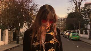 Video voorbeeld van "RIGHT ON (OFFICIAL VIDEO) - tess parks & anton newcombe"
