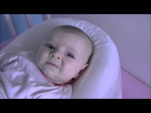 Jolie Bebe Parle Cutie Baby Talking Youtube Jolie Bebe Parle Cutie Baby Talking Youtube