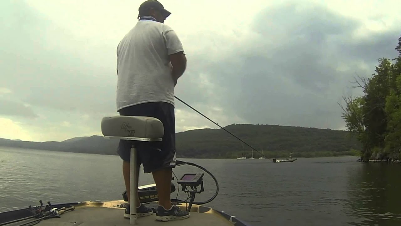 DONT BE THIS GUY BASS FISHING