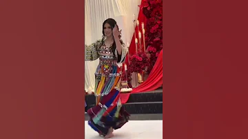 دختر افغانی به آهنگ زیبا پشتو 